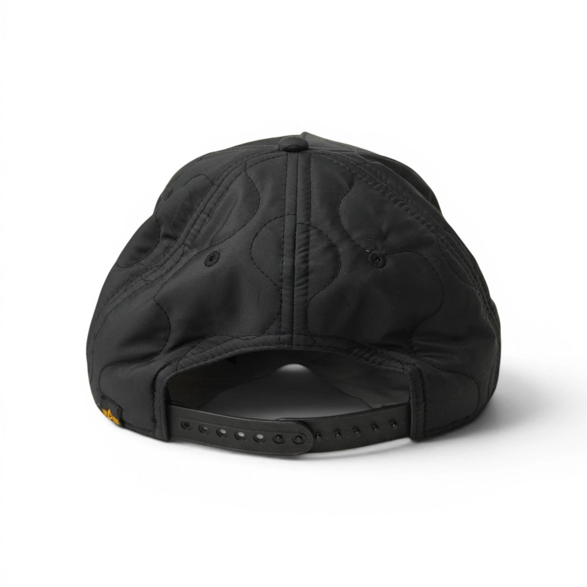 Cappello nero Alpha Industries - Modello OLS Quilted trapuntato - Vista frontale con logo