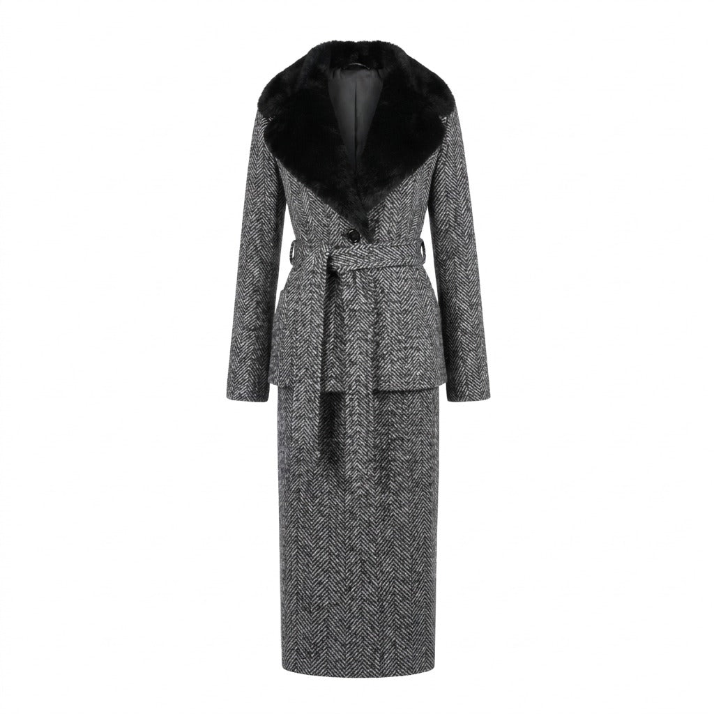 Completo vintage Gai Mattiolo con giacca avvitata e gonna lunga coordinata.
