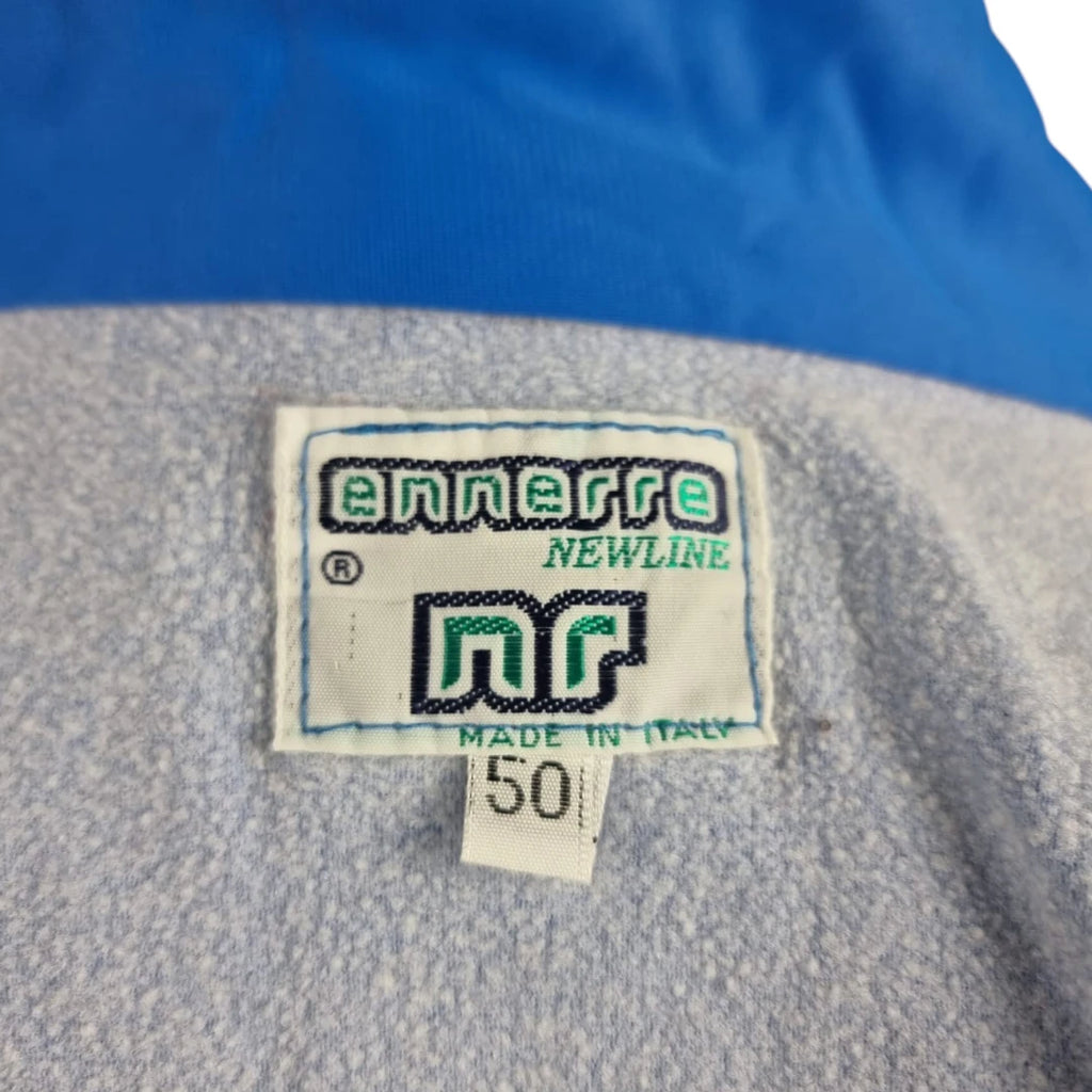 Etichetta interna al colletto ennerre NEWLINE Made in Italy con cursore della taglia 50.