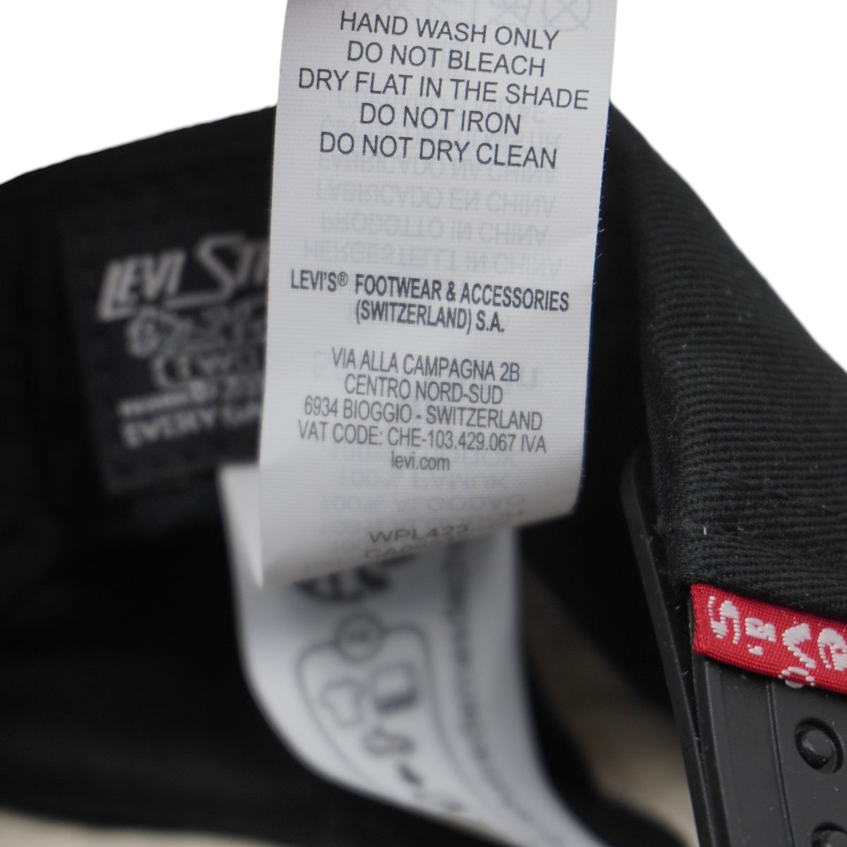 Etichetta interna di lavaggio con dati societari Levi's Footwear & Accessories Switzerland S.A.