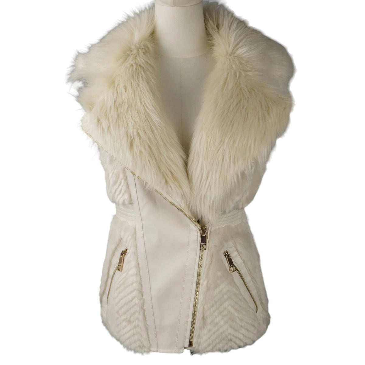 Vista frontale del gilet in ecopelliccia e similpelle panna Guess su manichino.