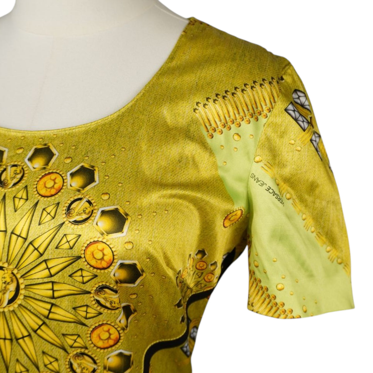 abito-tubino-stampa-barocca-giallo-versace-jeans