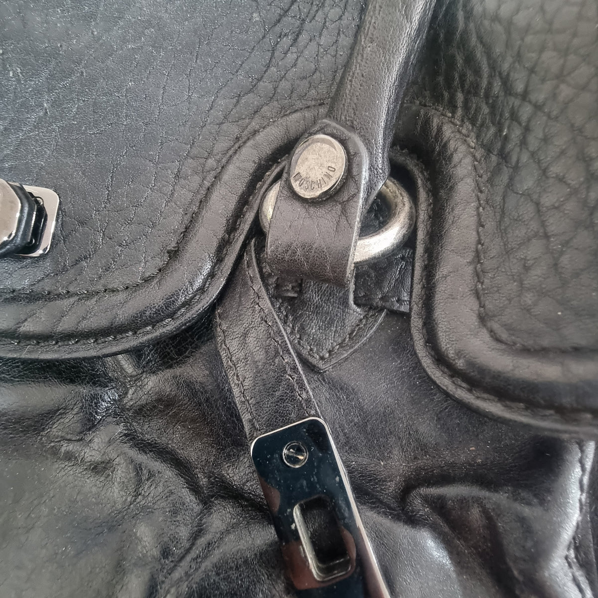 borsa-bauletto-pelle-nera-moschino