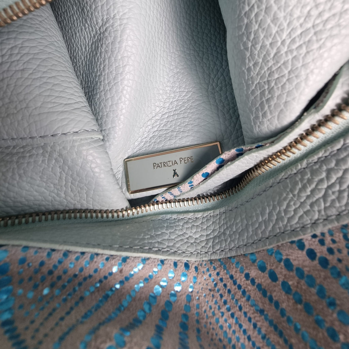 borsa-hobo-pelle-suede-azzurro-patrizia-pepe