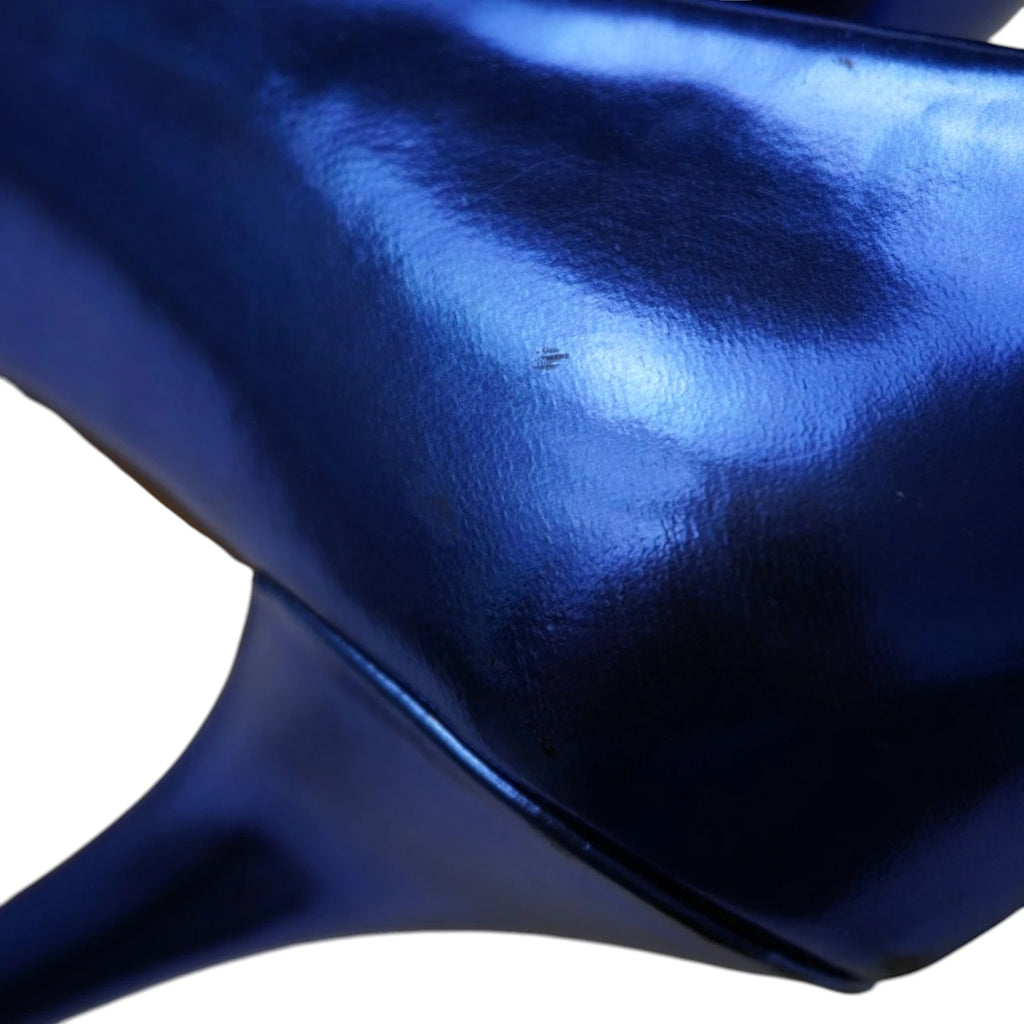 decollete-a-punta-guess-pelle-laminata-blu-elettrico-metallizzato-tacco-spillo