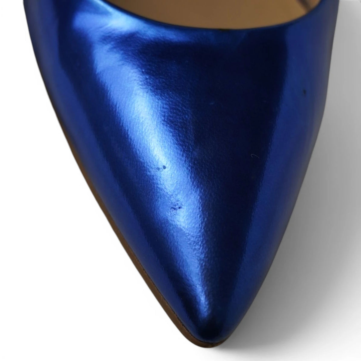 decollete-a-punta-guess-pelle-laminata-blu-elettrico-metallizzato-tacco-spillo