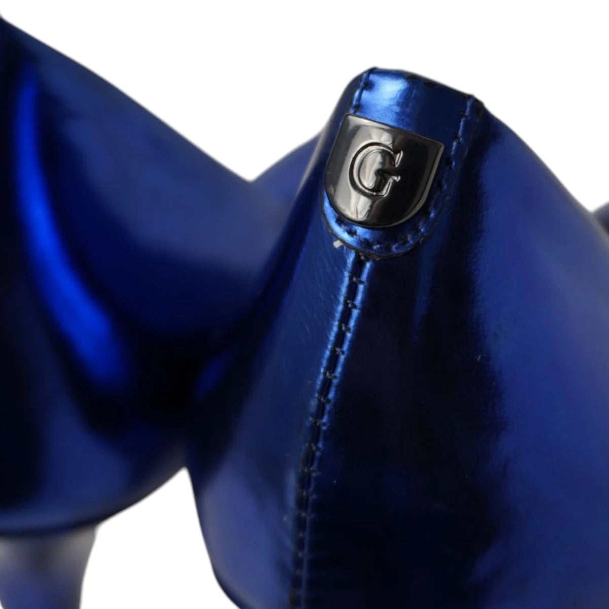 decollete-a-punta-guess-pelle-laminata-blu-elettrico-metallizzato-tacco-spillo