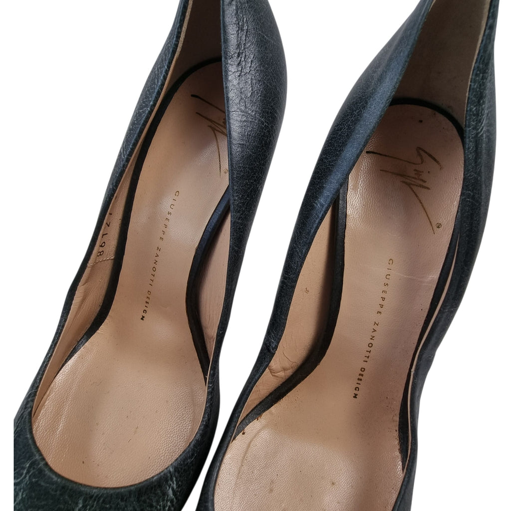 decollete-giuseppe-zanotti-pelle-anticata-grigio-scuro-tacco-spillo-metallo_1