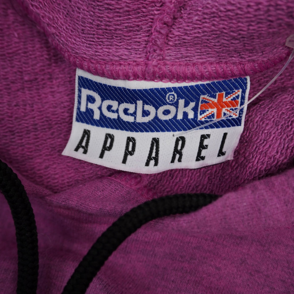 Etichetta originale d'archivio Reebok Apparel tessuta sul colletto interno con la storica bandiera Union Jack.