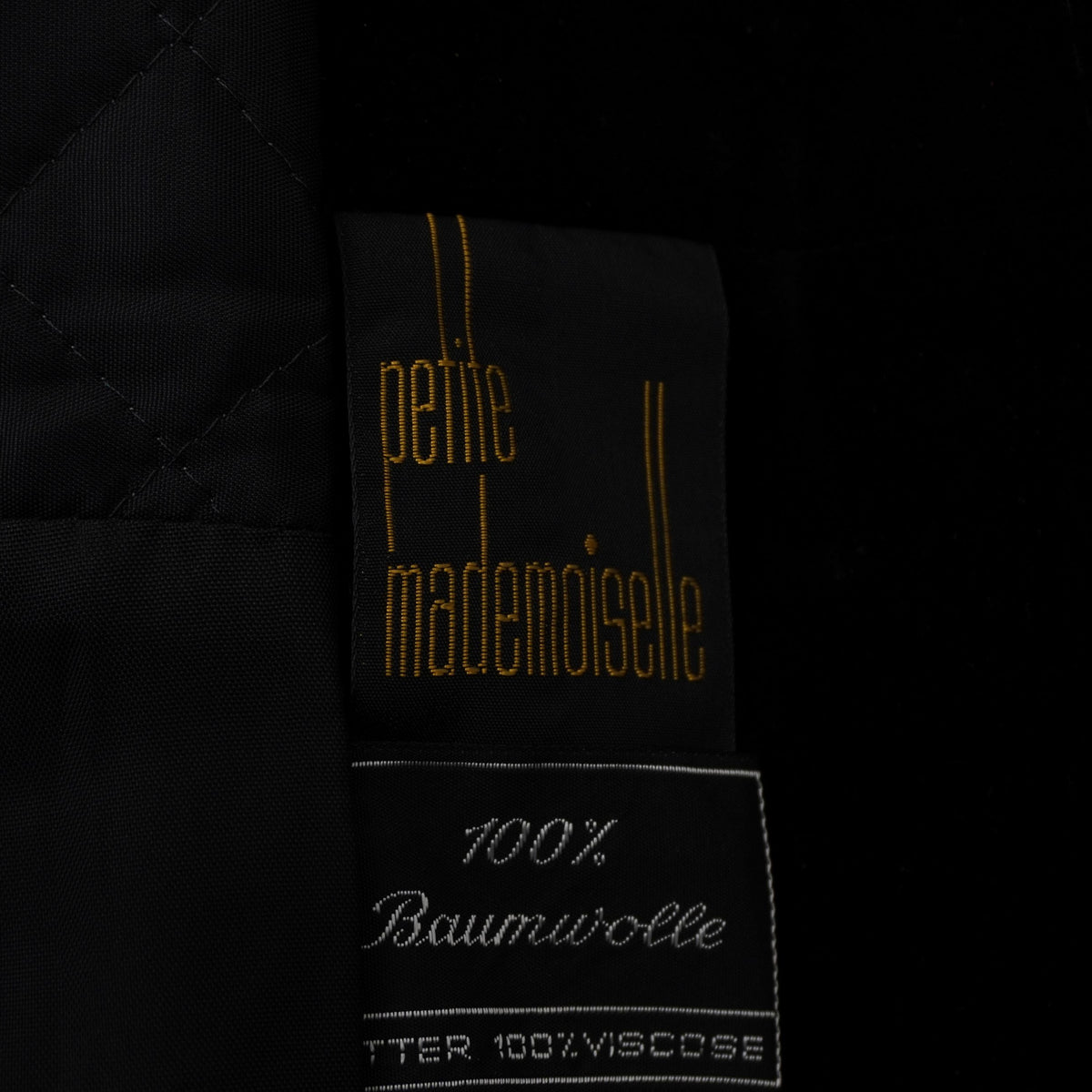 Etichetta originale interna "Petite Mademoiselle" con dettagli dorati, garanzia di autenticità vintage.