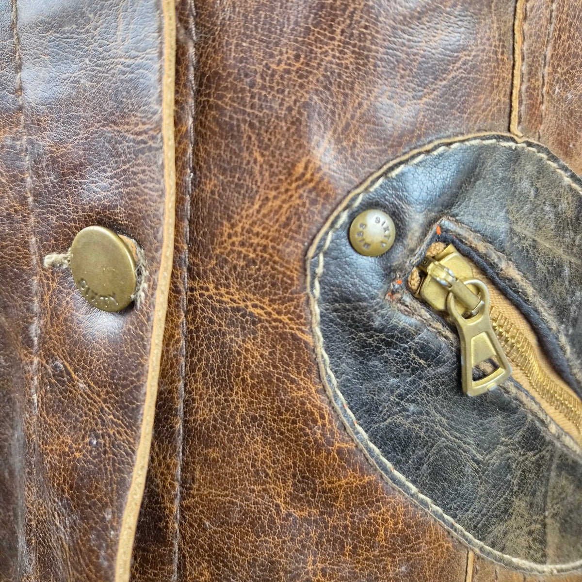 giacca-corta-biker-miss-sixty-vintage-marrone-effetto-pelle-invecchiata-zip-dietro-bottoni