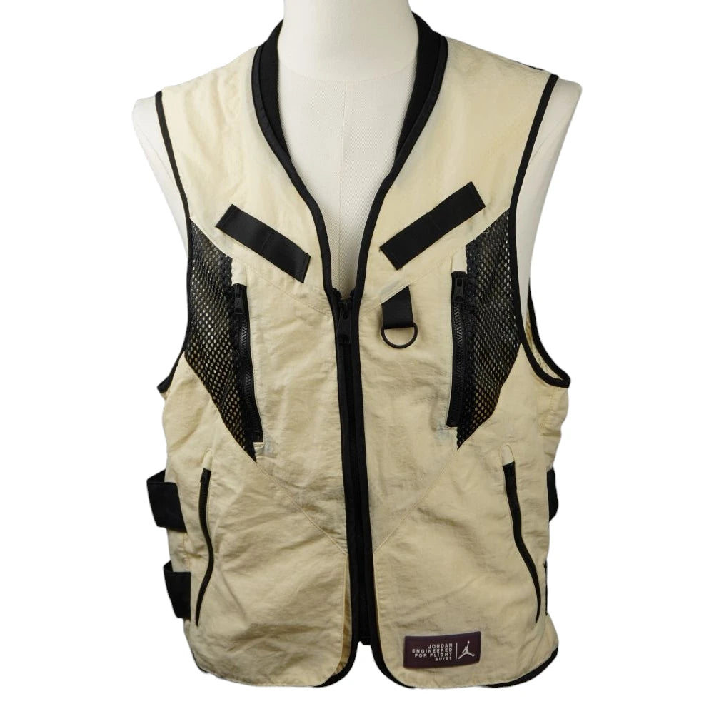 Gilet tattico uomo Jordan 23 Engineered Utility Vest colore beige vista frontale completa su manichino