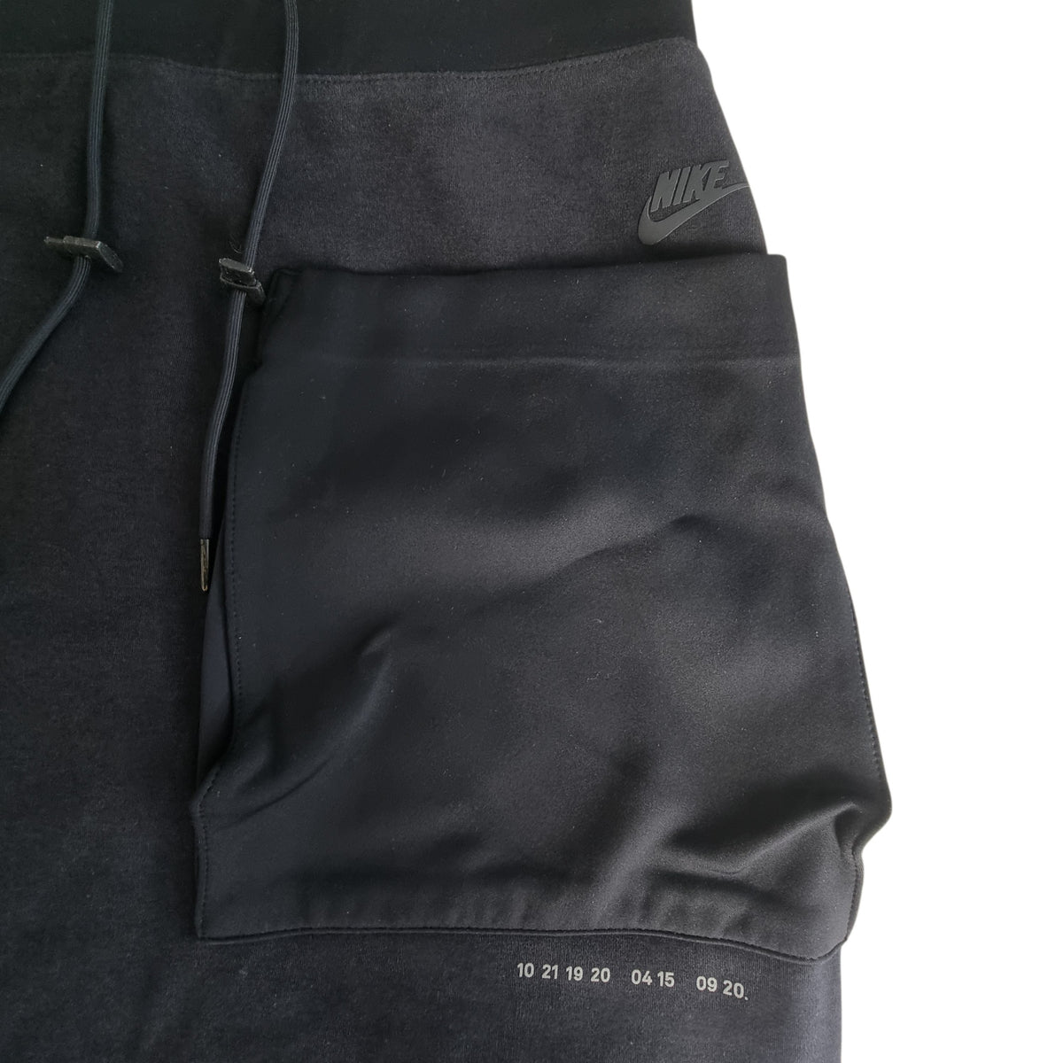 gonna-cargo-nike-tech-pack