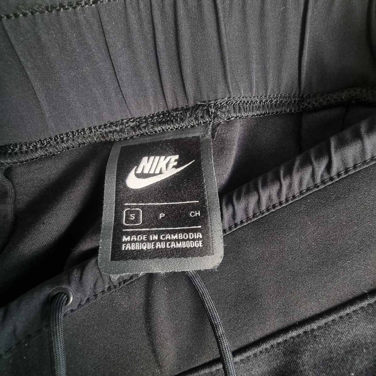 gonna-cargo-nike-tech-pack