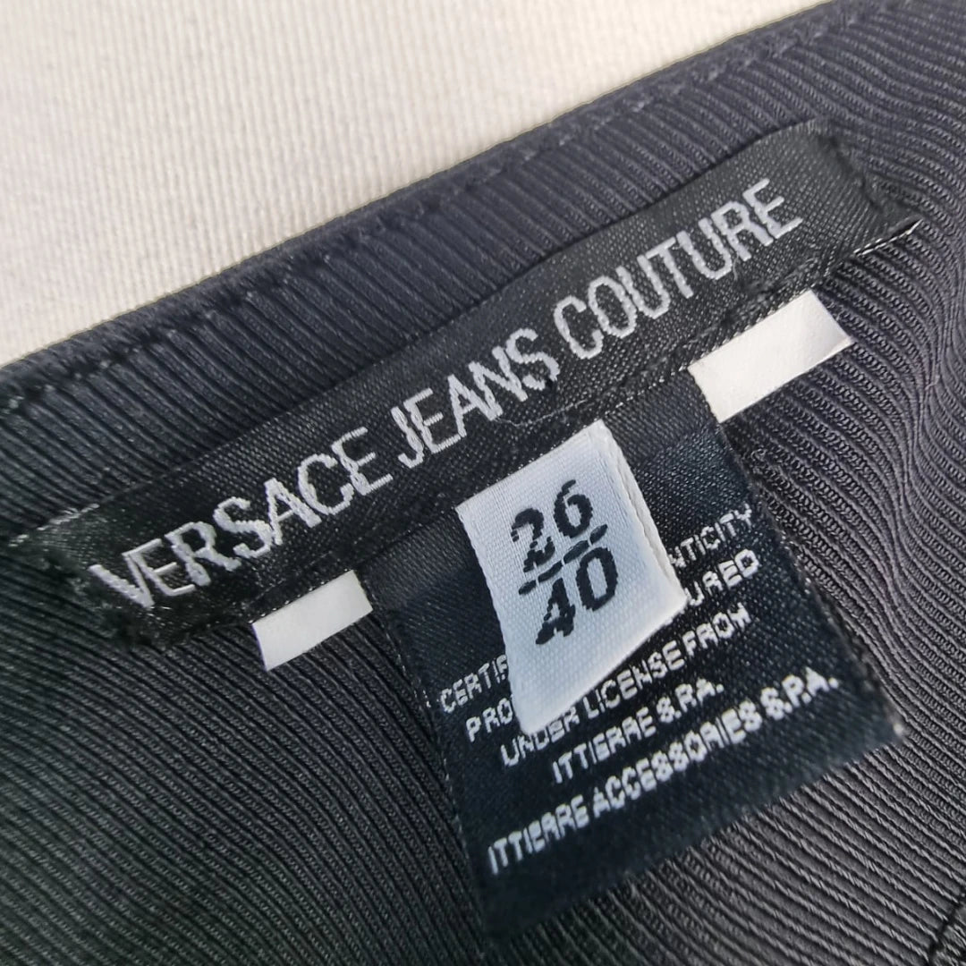 • gonna-midi-tubino-nera-versace-jeans-couture-vintage-cuciture-geometriche-placchetta-metallo-logo-zip