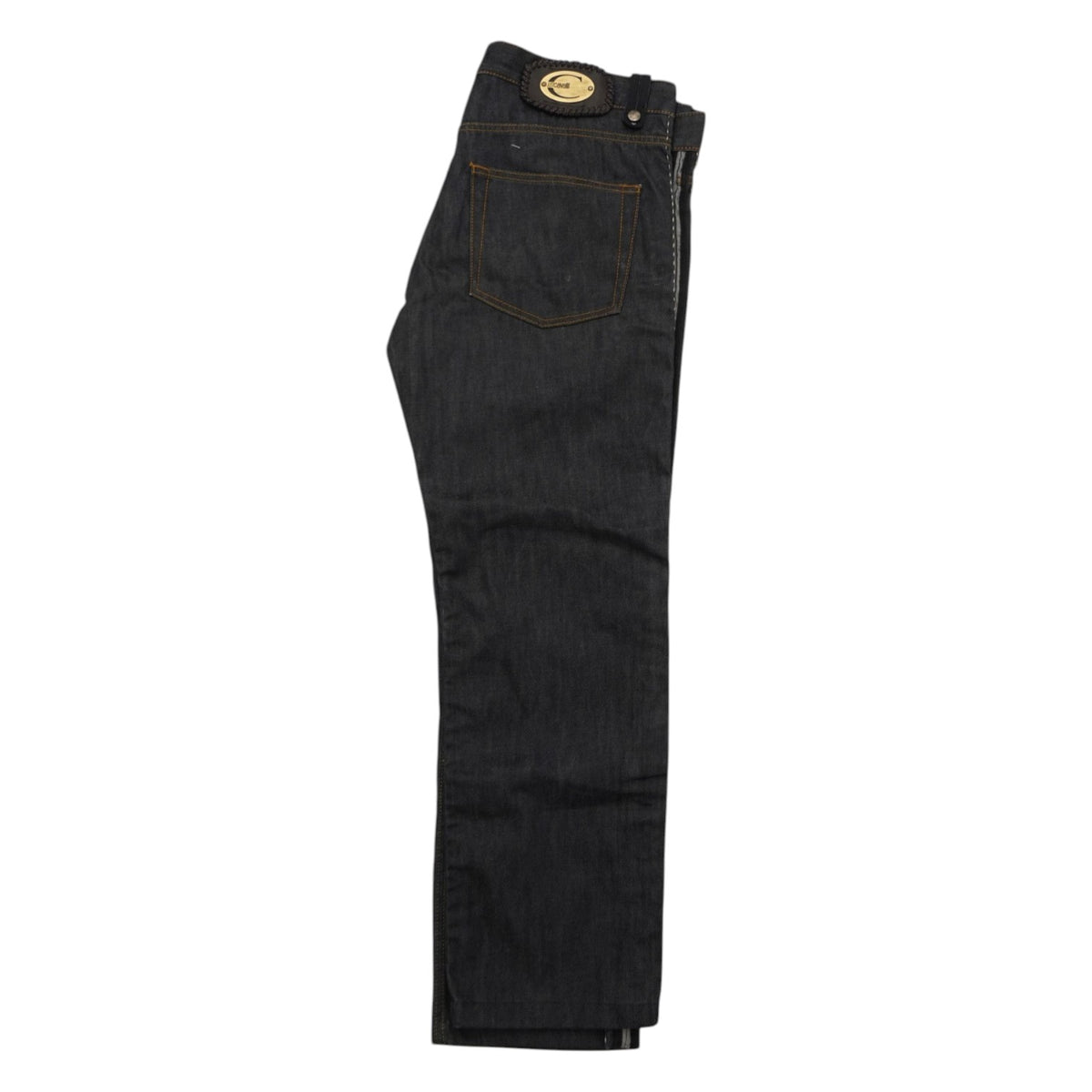 Vista laterale di profilo del jeans Just Cavalli piegato, che mette in risalto la doppia banda verticale chiara in stile tuxedo lungo tutta la gamba.