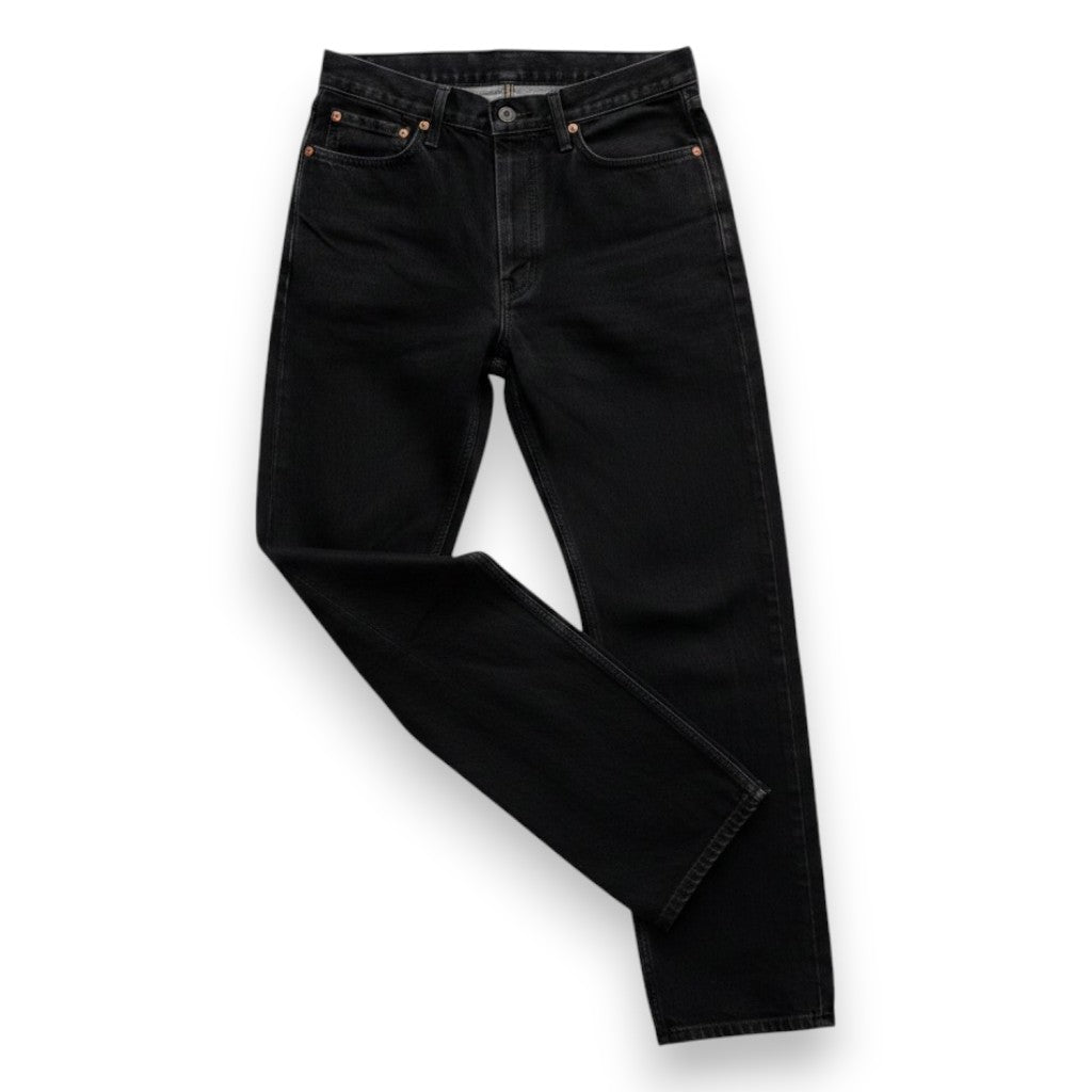 Jeans Levi's 565 Loose Fit in denim nero fumo (washed black), vista frontale completa, edizione speciale 150 anni.