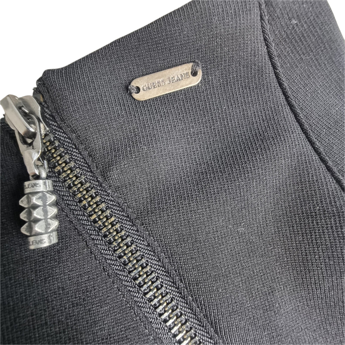 minigonna-nera-tubino-guess-jeans-stretch-dettaglio-zip-metalliche