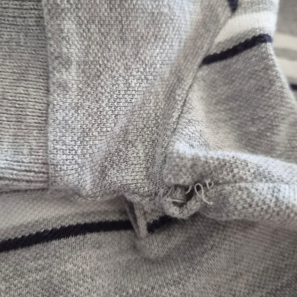 polo-uomo-lacoste-slim-fit-grigia-righe-bianche-blu-manica-corta