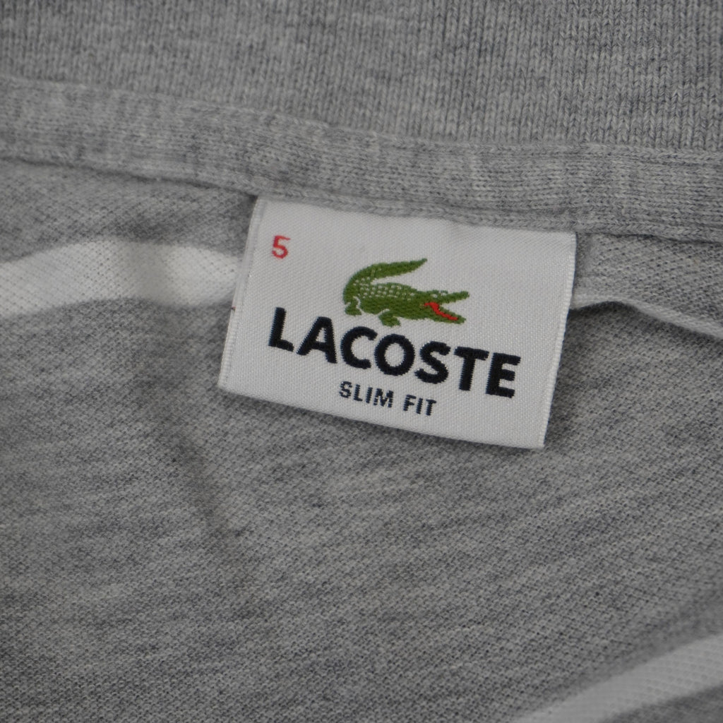 polo-uomo-lacoste-slim-fit-grigia-righe-bianche-blu-manica-corta