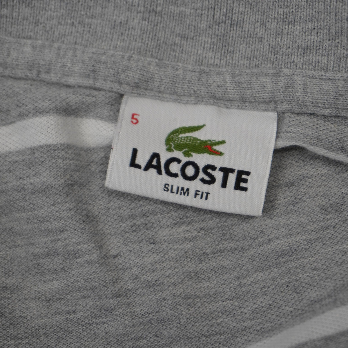 polo-uomo-lacoste-slim-fit-grigia-righe-bianche-blu-manica-corta