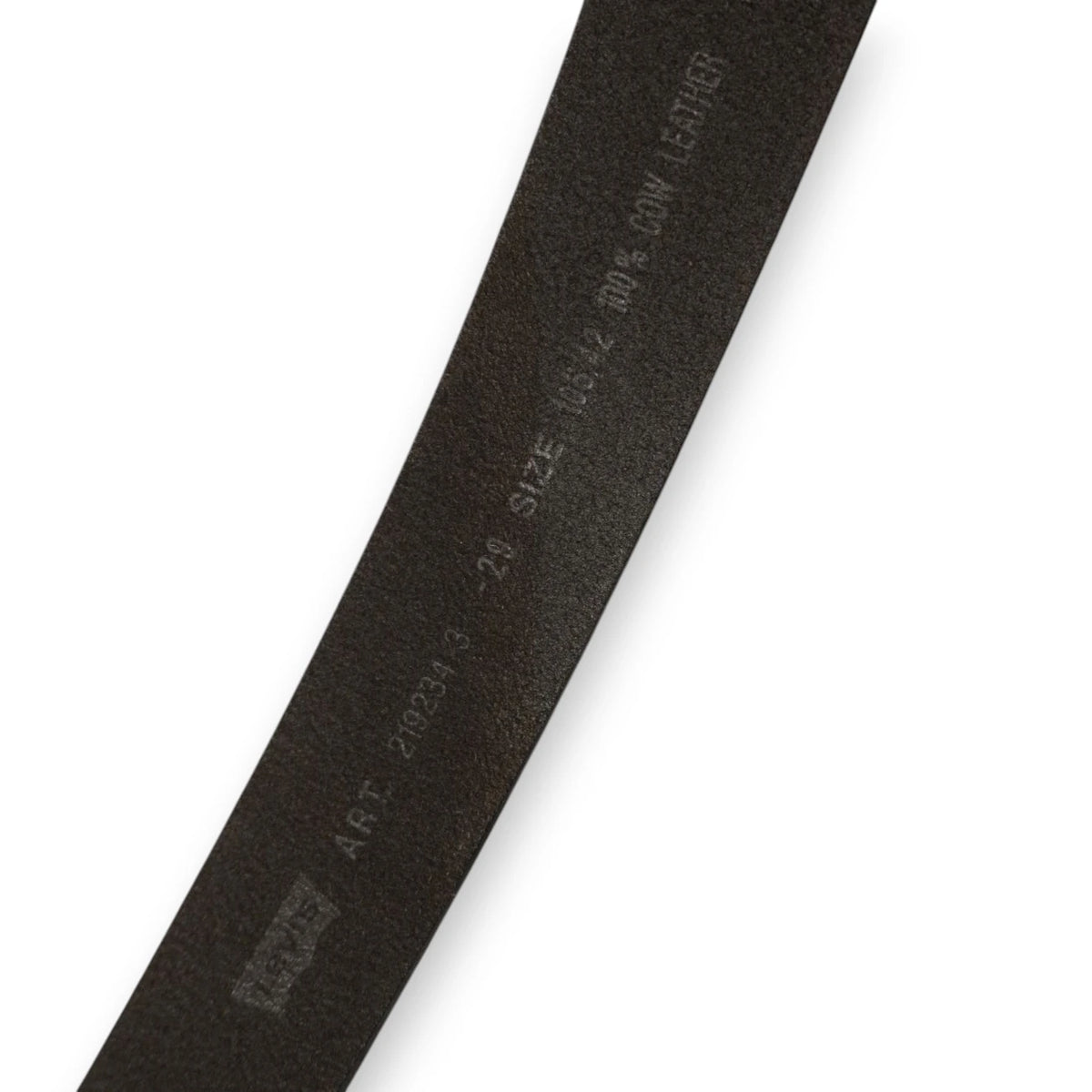 Stampigliatura interna sulla pelle con codice articolo Levi's 219234 e indicazione della taglia 105 42.
